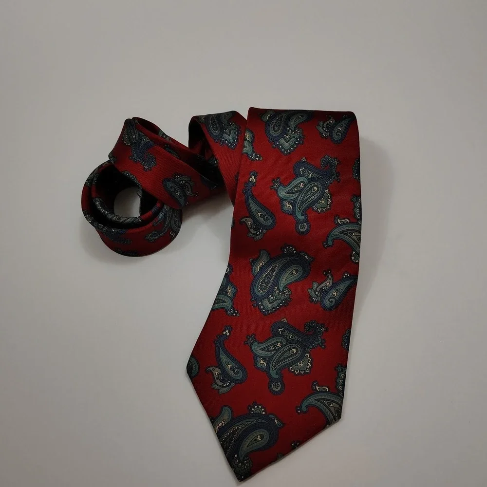 VINTAGE CHRISTIAN DIOR MONSIEUR BURGUNDY PAISLEY HANDSOME‎  SILK NECK TIE